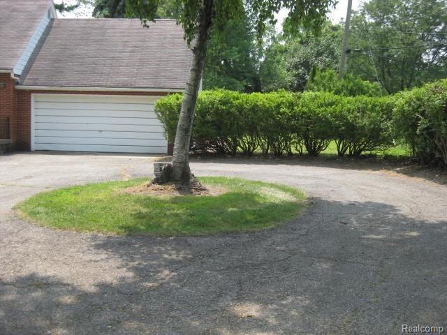 2215 Walnut Lake Road West Bloomfield, MI 48322 - Photo 4 of 20