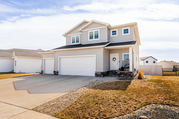 $579,900 | 5488 11th Street West, West Fargo, ND 58078