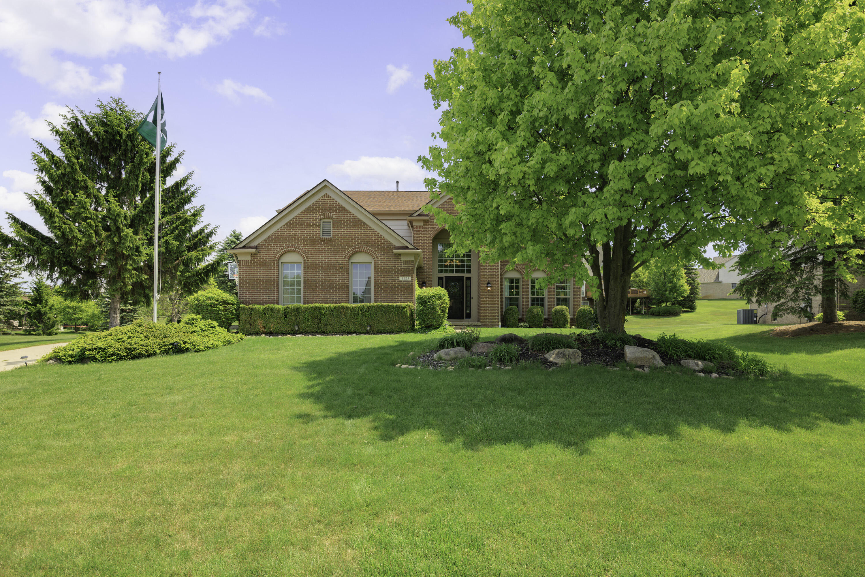 4923 Lexington Court Rochester, MI 48306 - Photo 3 of 42 4923 Lexington Ct 03