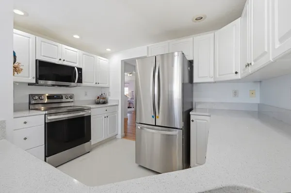 $569,900 | 2 Strawberry Lane, Unit C, Hudson, MA 01749
