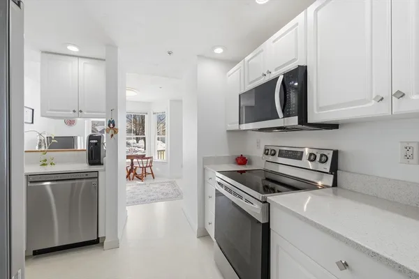 $569,900 | 2 Strawberry Lane, Unit C, Hudson, MA 01749