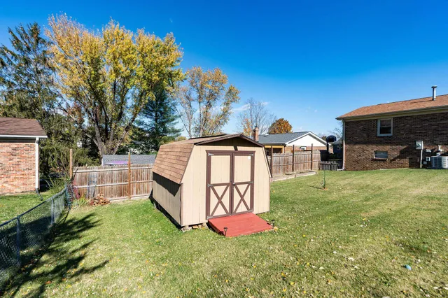 a view of a house with backyard and porch