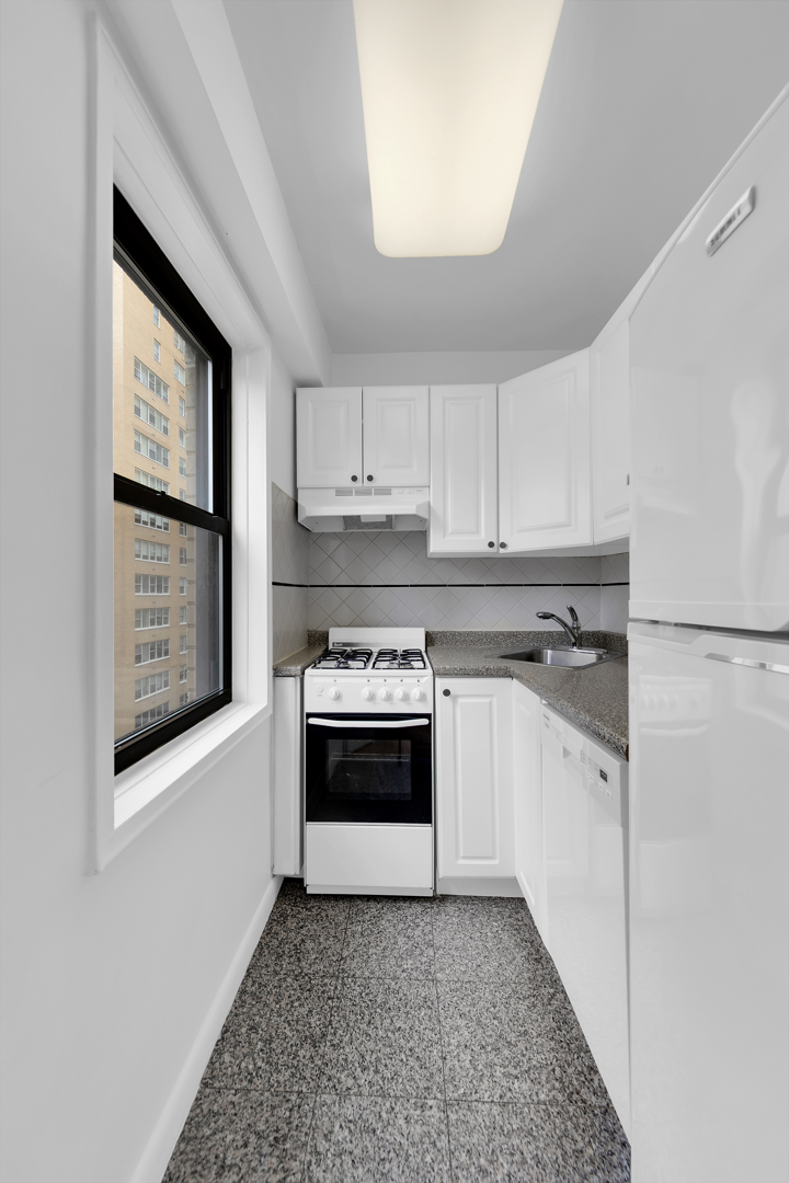 333 East 75th Street, Unit 7H Manhattan, NY 10021 - Photo 7 of 11