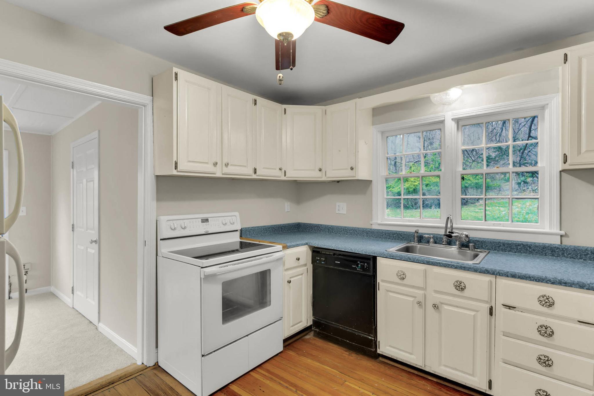26004 Frederick Road Clarksburg, MD 20871 - Photo 10 of 33 Kitchen