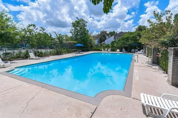 $1,250 | 10053 Westpark Drive, Unit 325, Houston, TX 77042