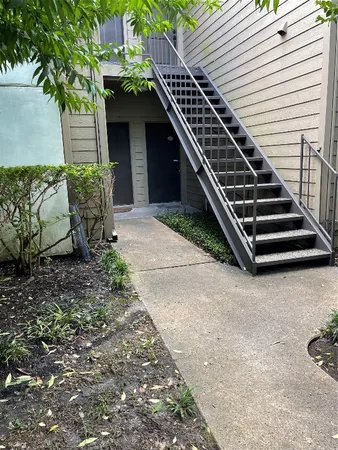 $1,250 | 10053 Westpark Drive, Unit 325, Houston, TX 77042