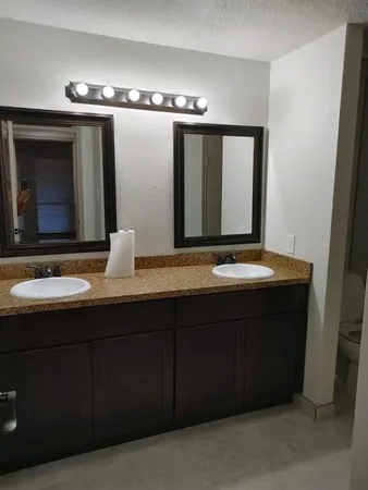 $1,250 | 10053 Westpark Drive, Unit 325, Houston, TX 77042
