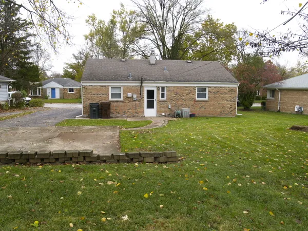 $1,795 | 17 Oak Lane, Park Forest, IL 60466