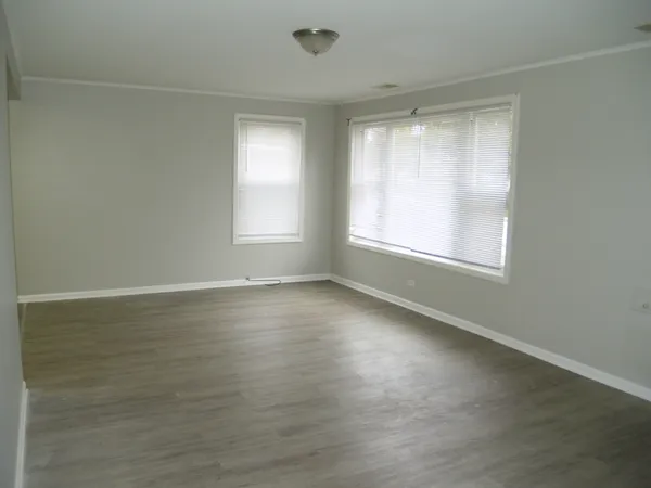 $1,795 | 17 Oak Lane, Park Forest, IL 60466