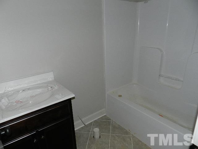 430 Fieldtrial Circle Garner, NC 27529 - Photo 8 of 23 a bathroom with a bathtub