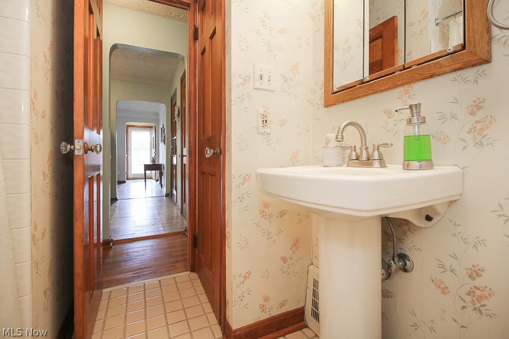 5111 Redfern Road Parma, OH 44134 - Photo 12 of 27