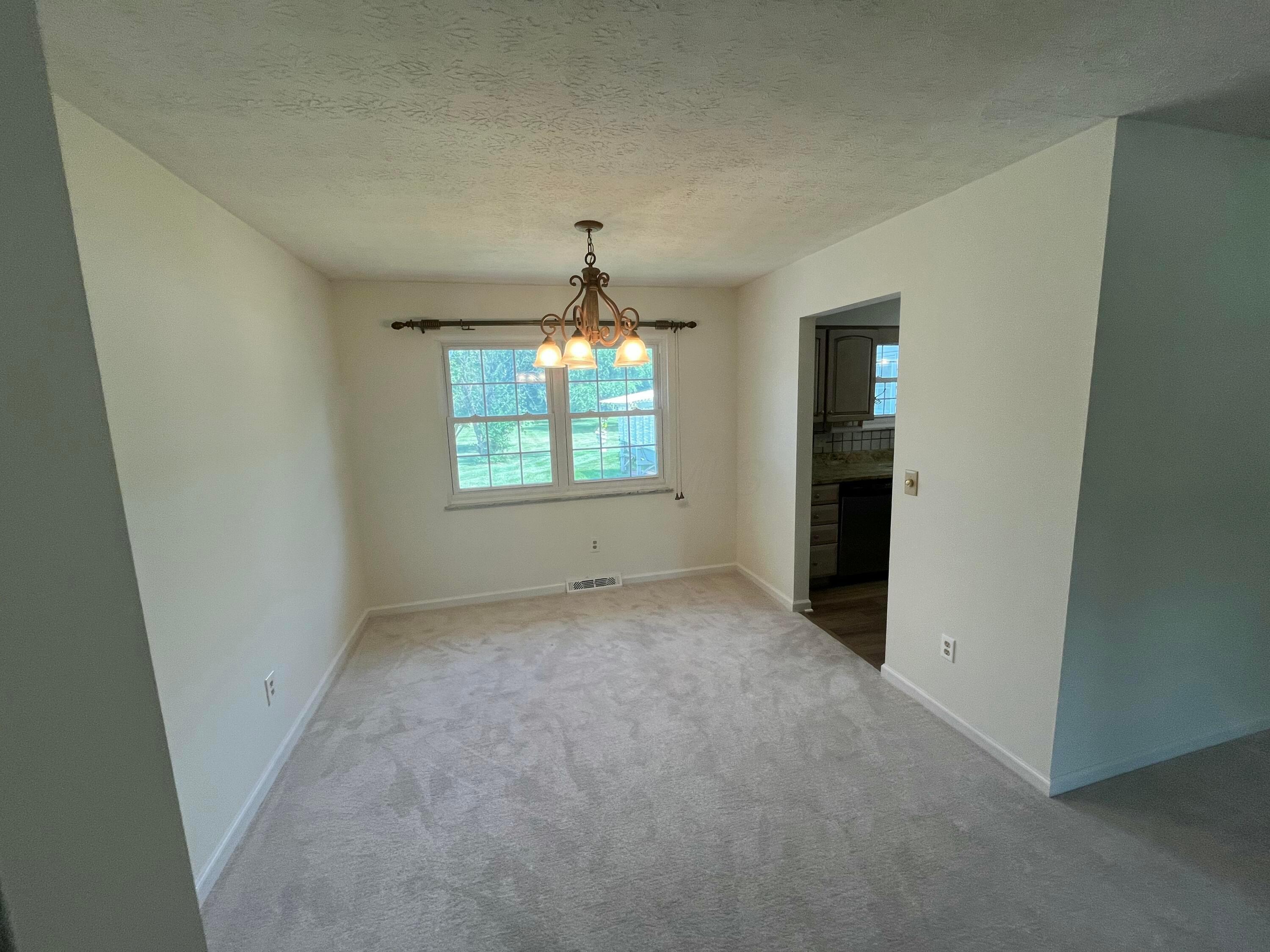 6580 Davis Road Hilliard, OH 43026 - Photo 10 of 23 Dining room
