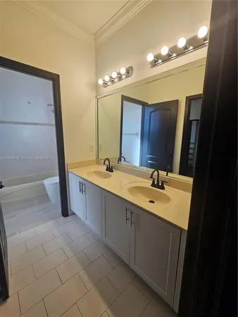 $5,250 | 15387 Southwest 21 Lane, Unit 1, Miami, FL 33185