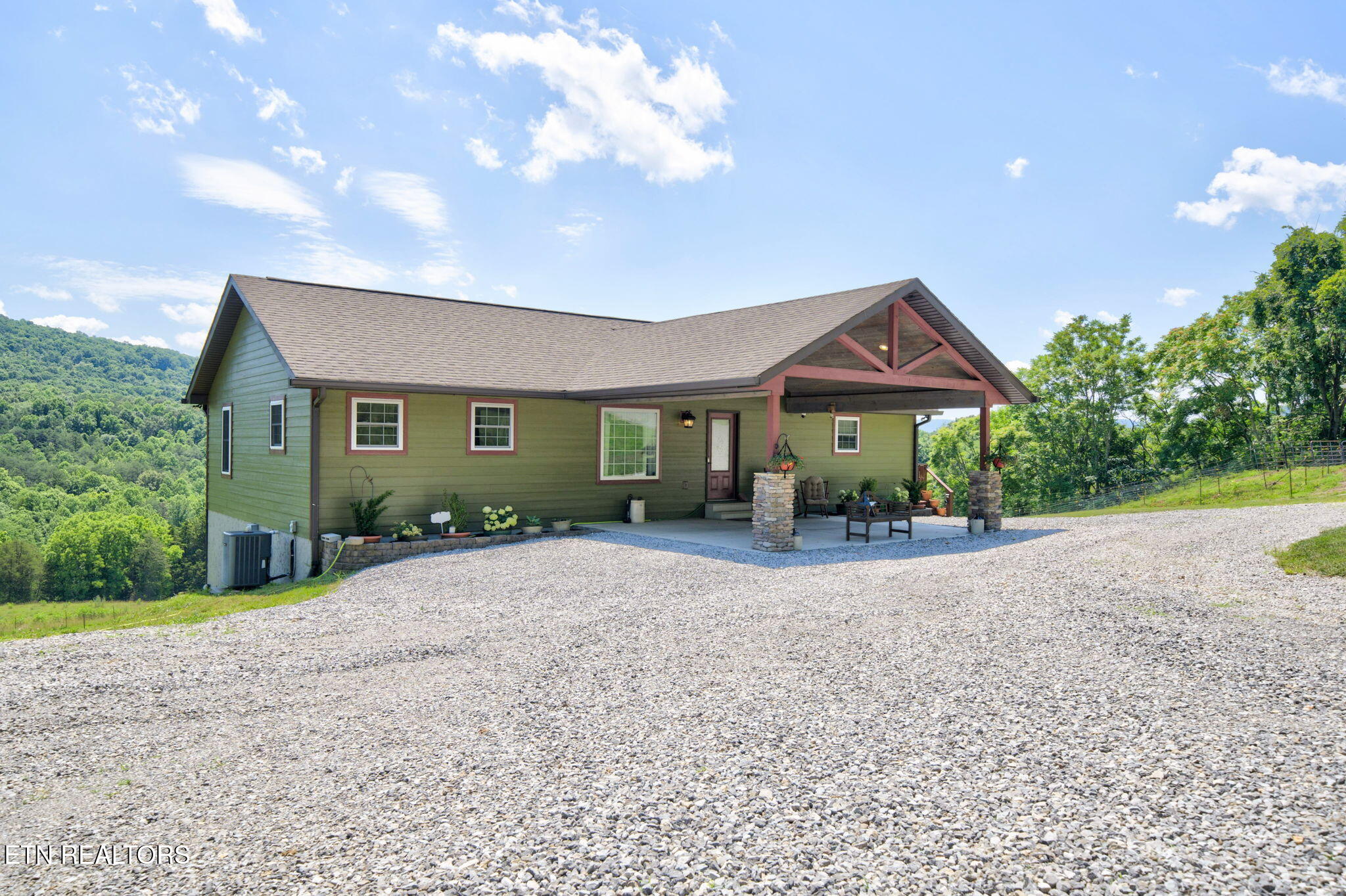 1252 Shellotte Loop Pall Mall, TN 38577 - Photo 3 of 60 2-web-or-mls-1252 Shellotte Loop_007_TNP