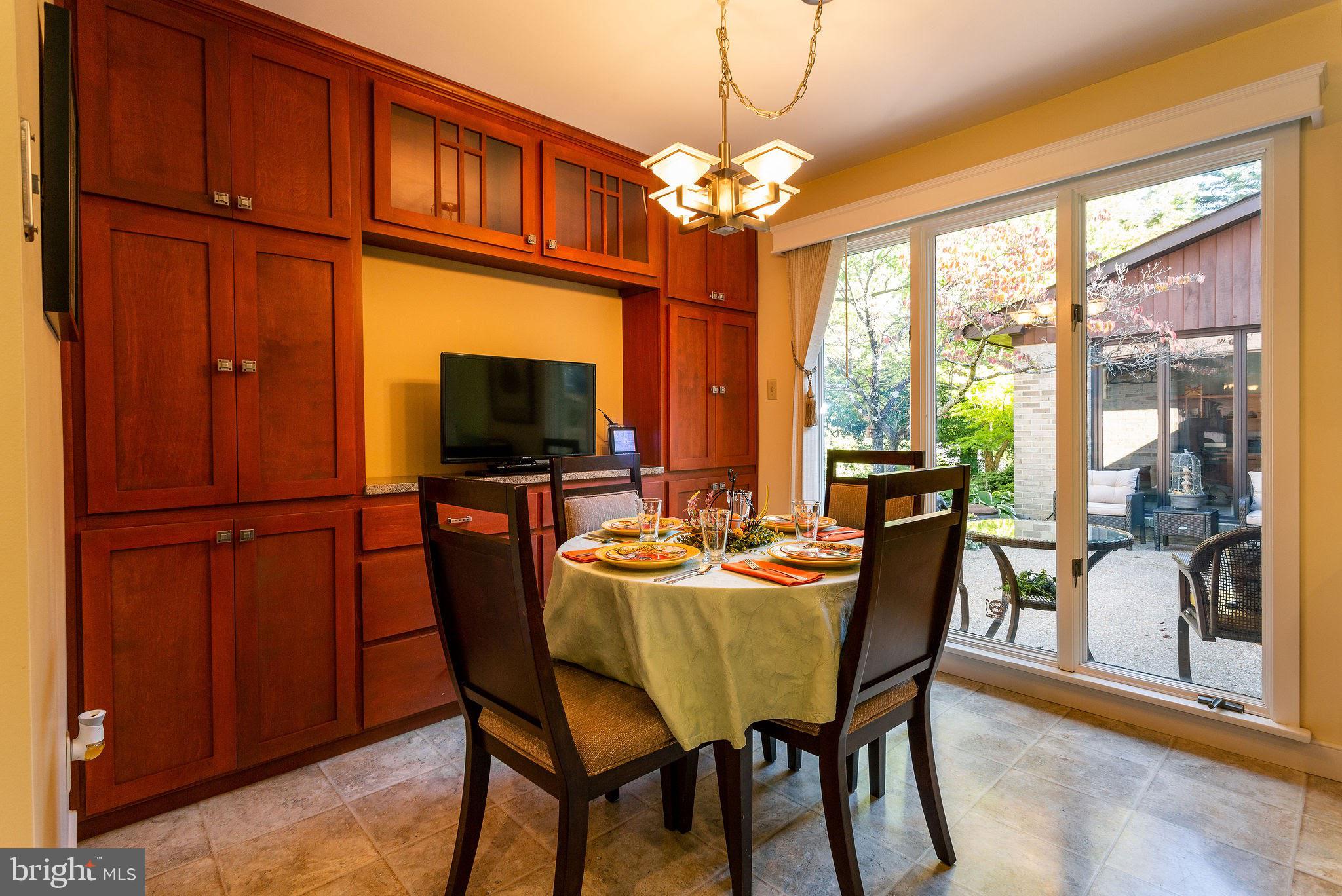 7108 Ridge Crest Drive Frederick, MD 21702 - Photo 13 of 51 Daily Eating Table Space
