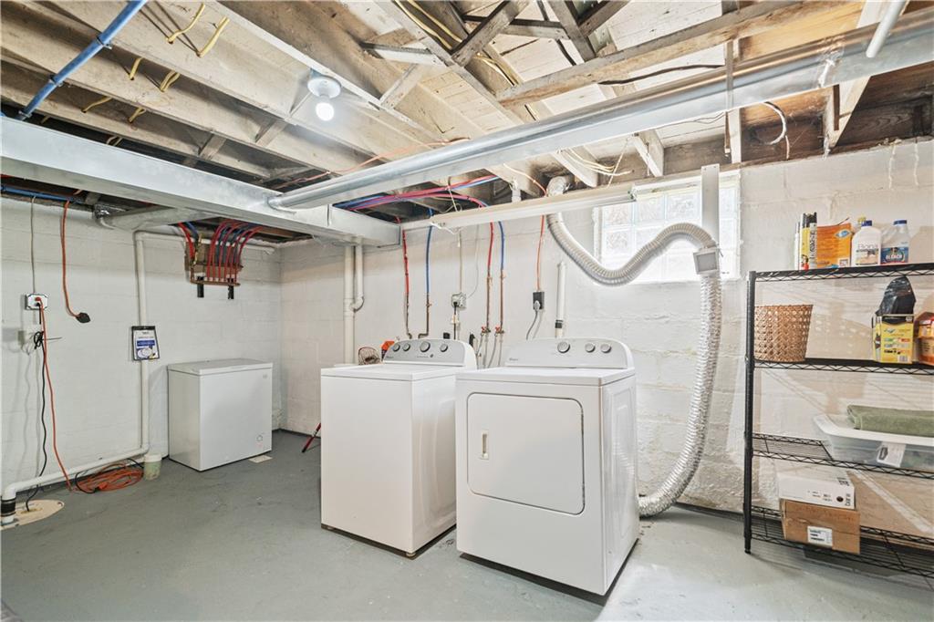 815 Arbor Ln Mount Mount Pleasant, PA 15666 - Photo 23 of 25 a utility room with dryer and washer