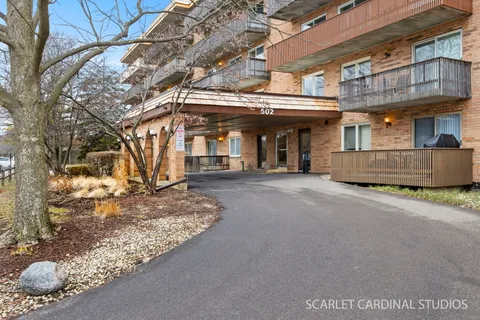 $250,000 | 502 Redondo Drive, Unit 107, Downers Grove, IL 60516