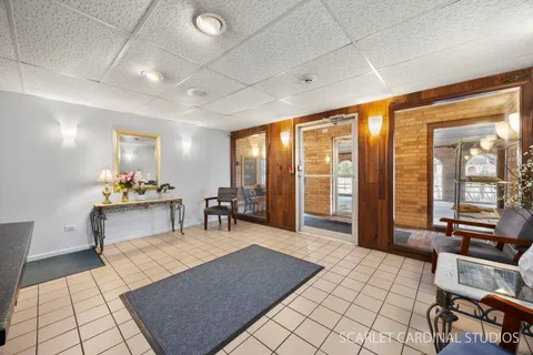 $250,000 | 502 Redondo Drive, Unit 107, Downers Grove, IL 60516