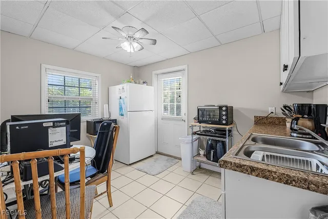 a kitchen that has a stove and a refrigerator