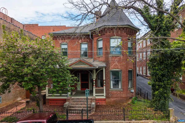 $649,000 | 10 North Market Street, Staunton, VA 24401