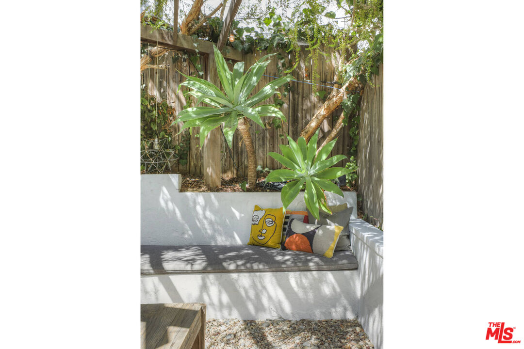 3003 Fall Avenue Los Angeles, CA 90026 - Photo 14 of 45 a view of a outdoor space