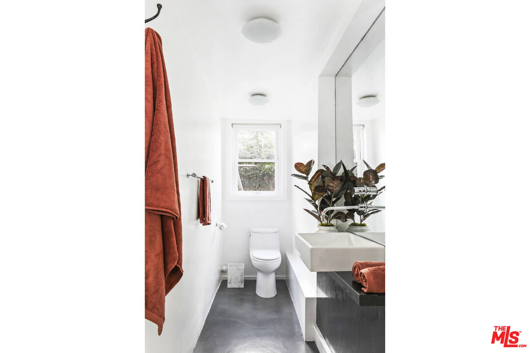 3003 Fall Avenue Los Angeles, CA 90026 - Photo 39 of 45 a bathroom with a sink toilet and shower