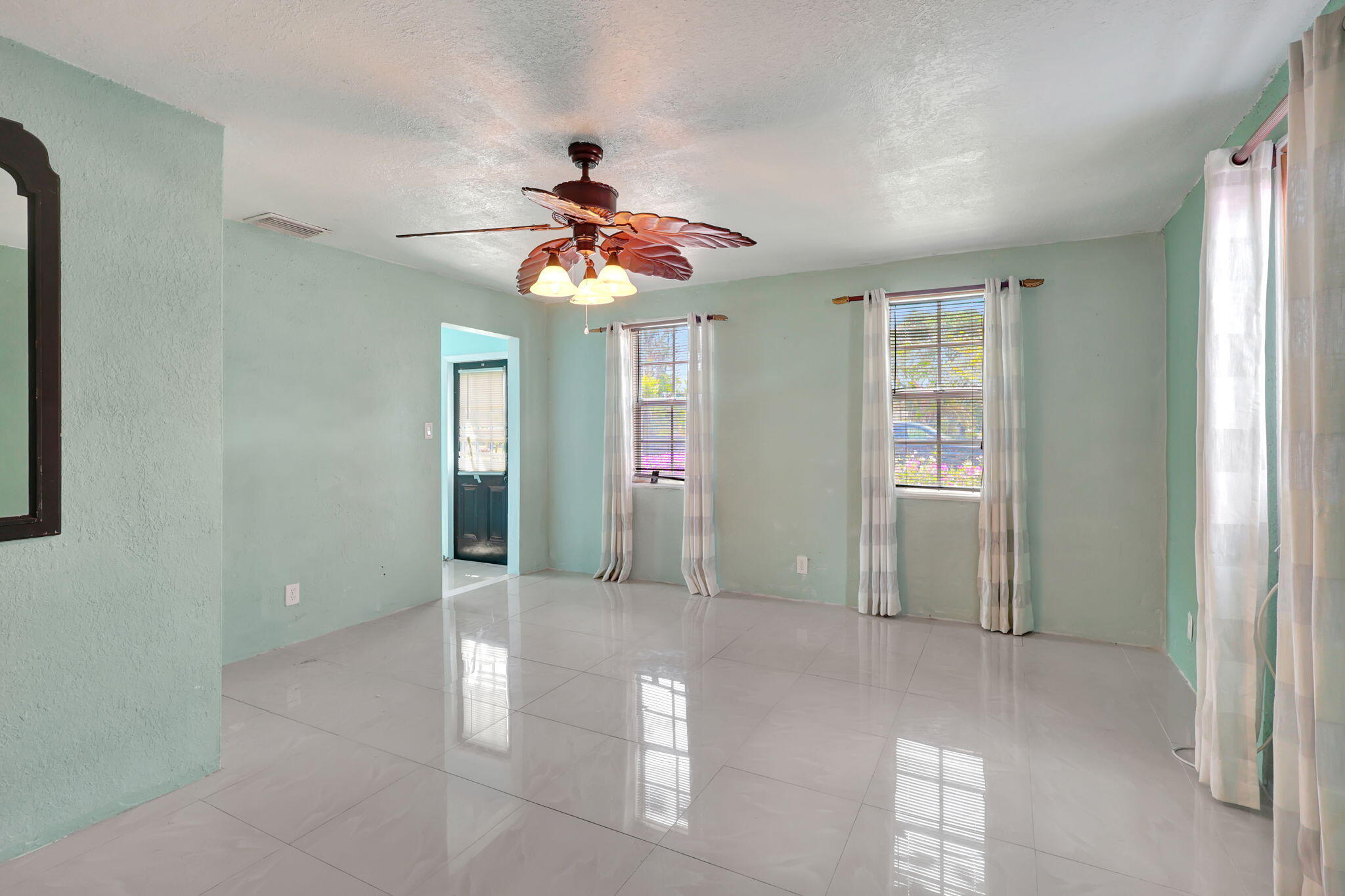 114 West 18th Street Riviera Beach, FL 33404 - Photo 13 of 29 FAMILY ROOM