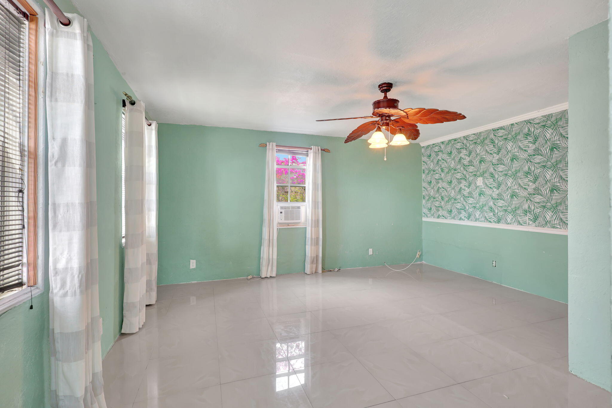 114 West 18th Street Riviera Beach, FL 33404 - Photo 15 of 29 FAMILY ROOM