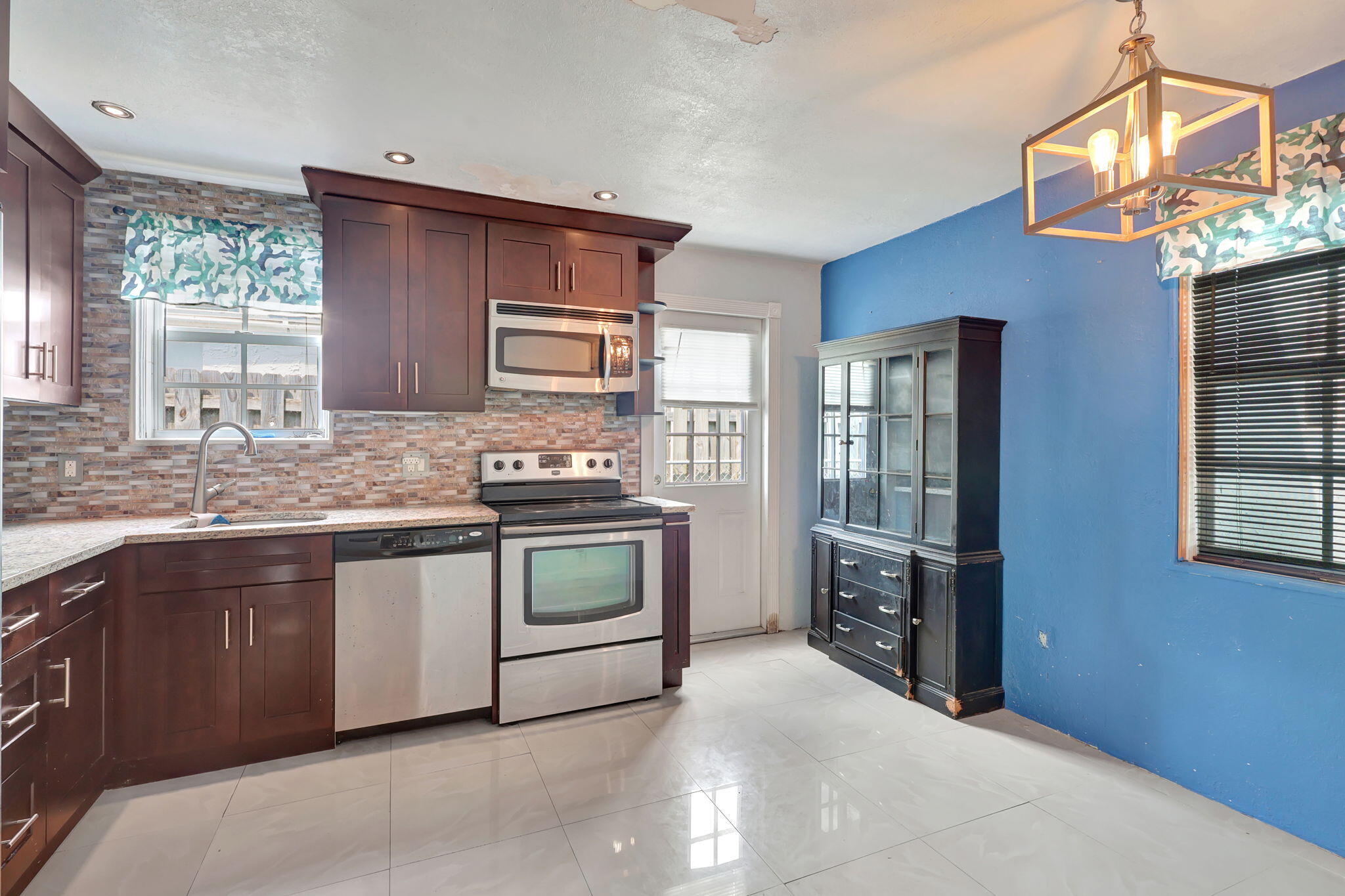 114 West 18th Street Riviera Beach, FL 33404 - Photo 3 of 29 KITCHEN