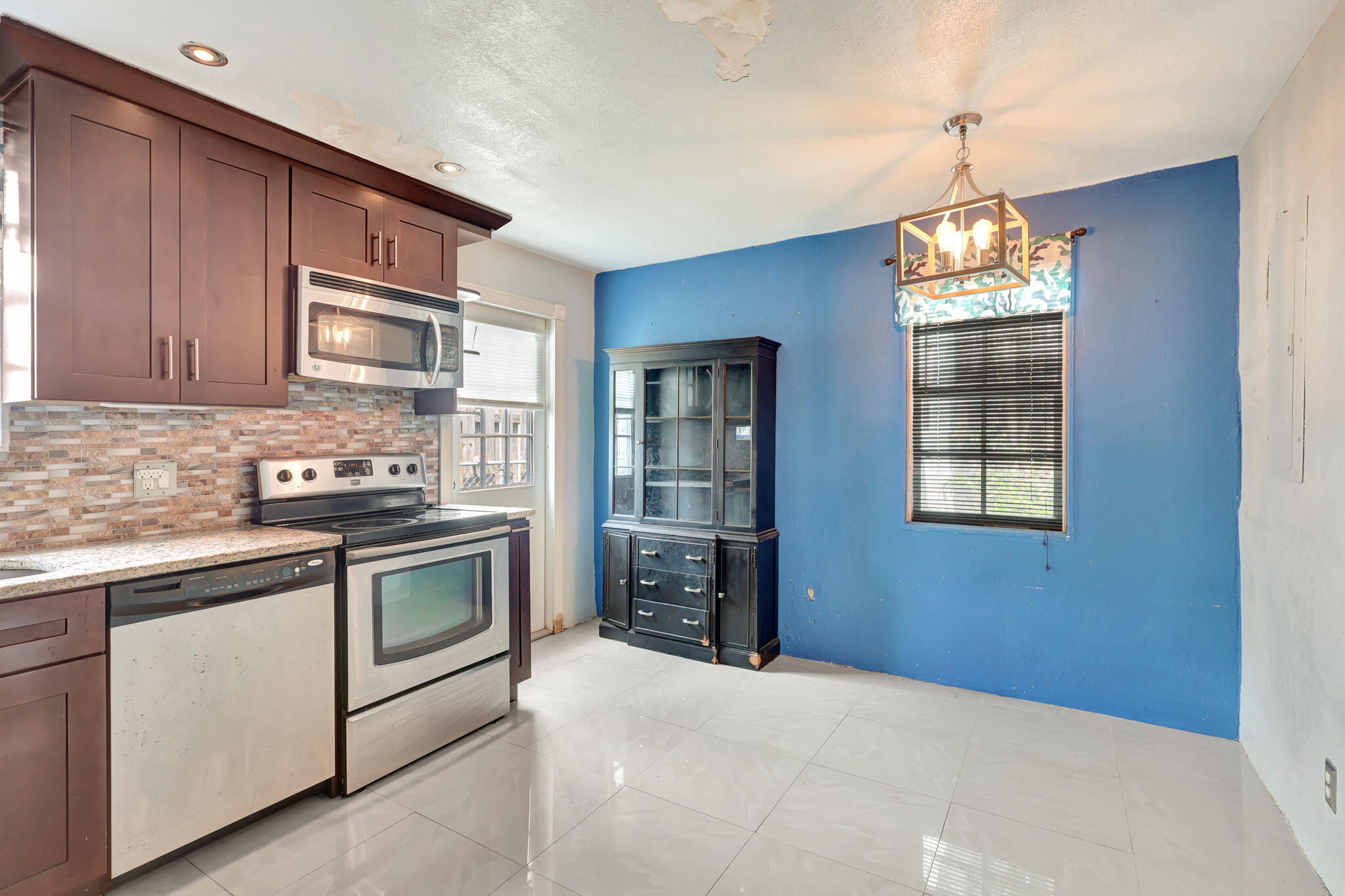 114 West 18th Street Riviera Beach, FL 33404 - Photo 4 of 29 KITCHEN
