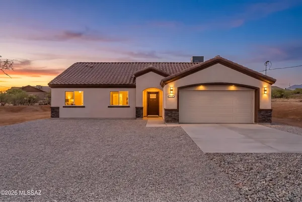 $325,500 | 1737 Circulo Agua Blanca, Rio Rico, AZ 85648