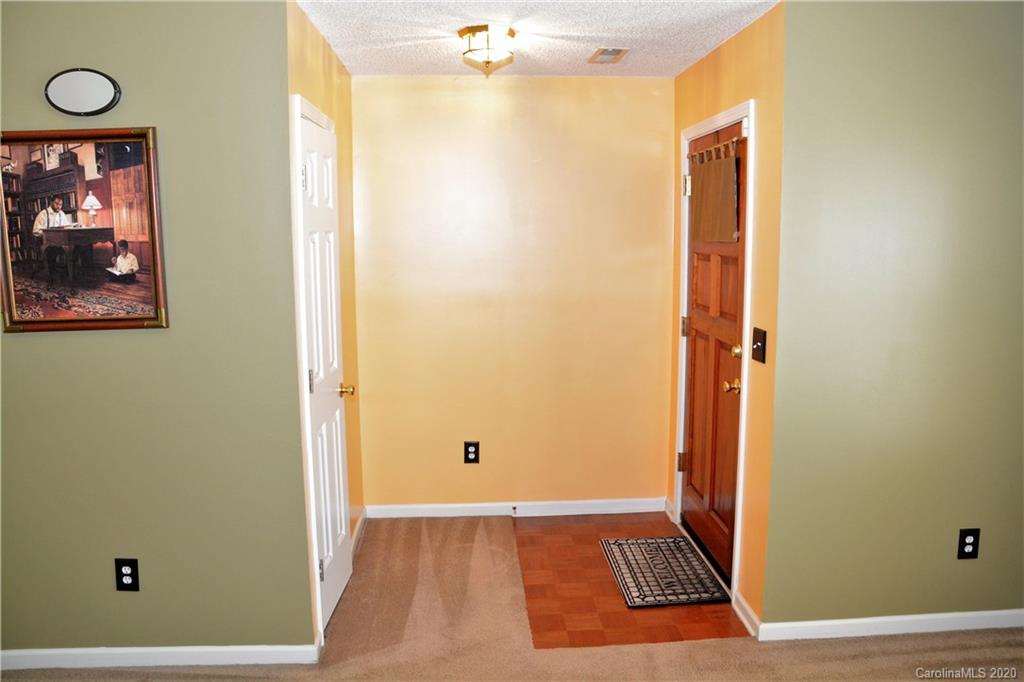 5331 Ruth Drive Charlotte, NC 28215 - Photo 5 of 29 Gallery Image 5