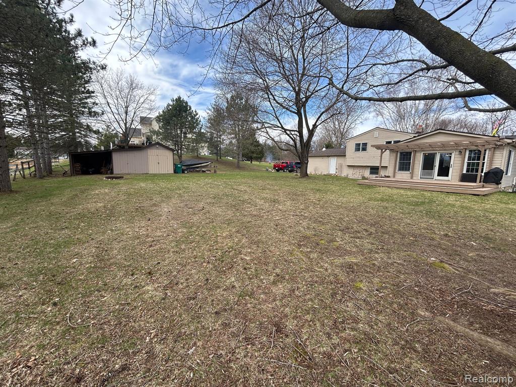13575 Rattalee Lake Road Davisburg, MI 48350 - Photo 40 of 48
