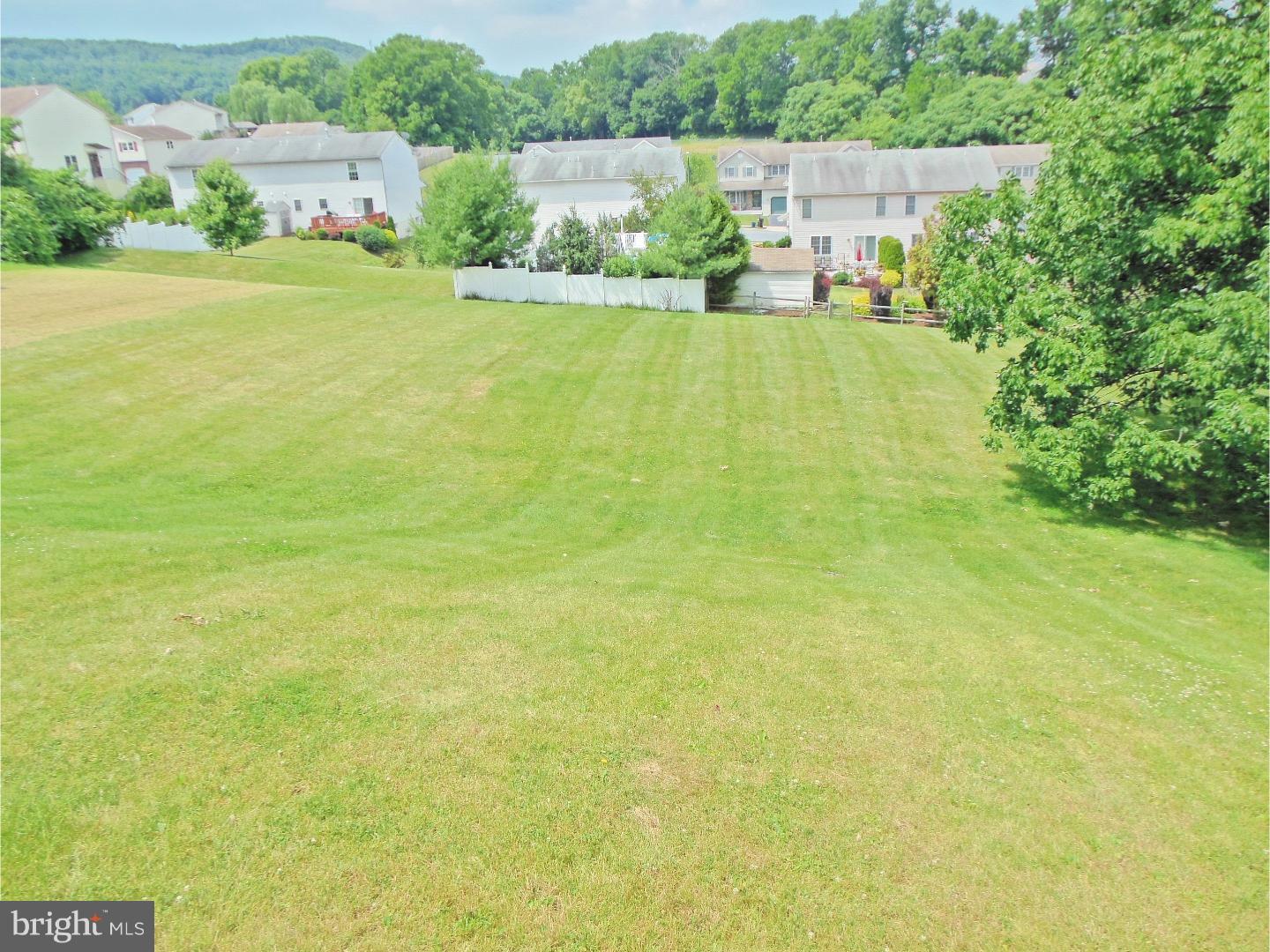 378 Oneida Drive Sinking Spring, PA 19608 - Photo 3 of 12 Gallery Image 3