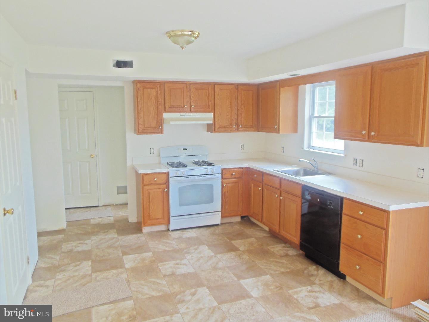 378 Oneida Drive Sinking Spring, PA 19608 - Photo 8 of 12 Gallery Image 8