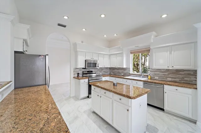 $1,050,000 | 6585 Waters Edge Way, Lakewood Ranch, FL 34202