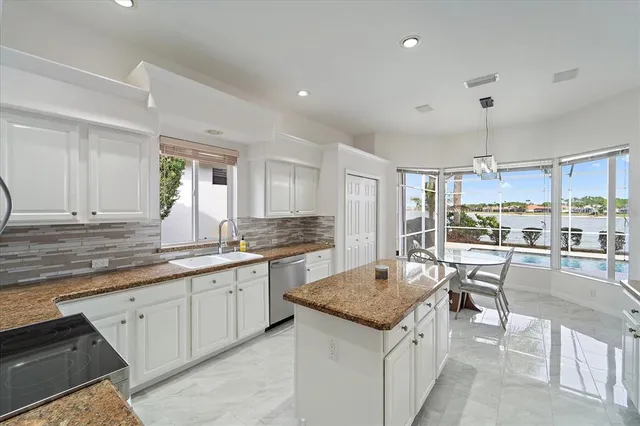 $1,050,000 | 6585 Waters Edge Way, Lakewood Ranch, FL 34202