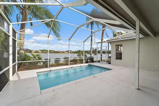 $1,050,000 | 6585 Waters Edge Way, Lakewood Ranch, FL 34202