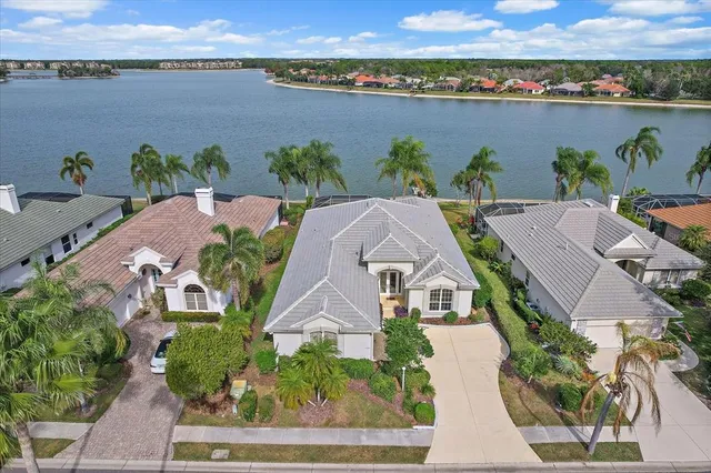 $1,050,000 | 6585 Waters Edge Way, Lakewood Ranch, FL 34202