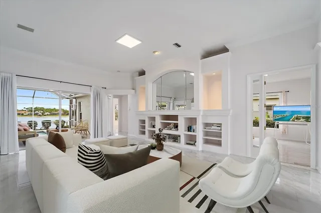 $1,050,000 | 6585 Waters Edge Way, Lakewood Ranch, FL 34202