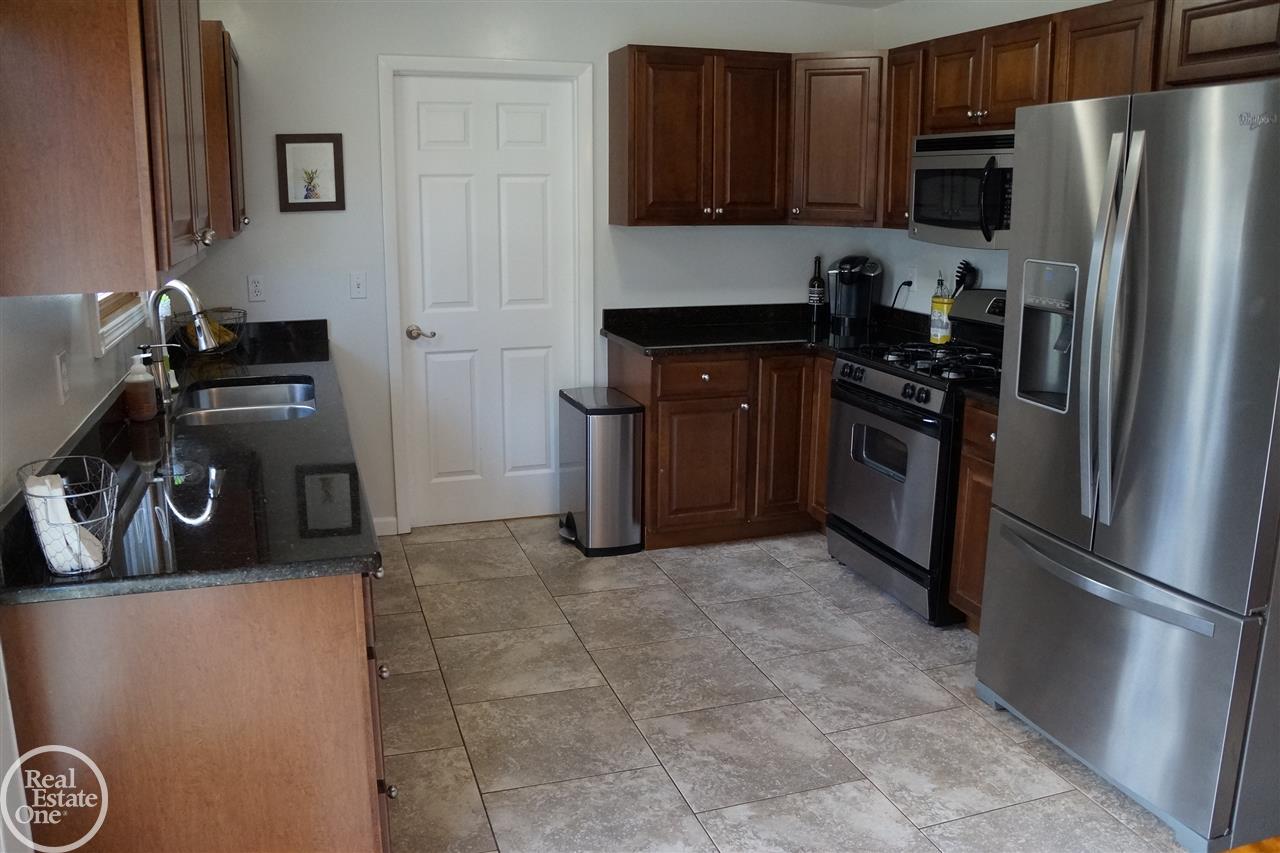 2403 Culbertson Avenue Rochester, MI 48307 - Photo 7 of 26