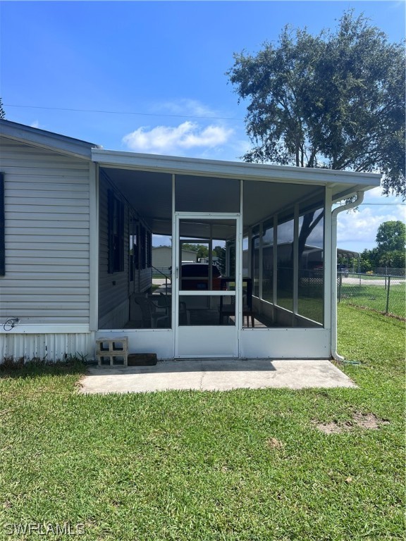 853 Reddish Circle Clewiston, FL 33440 - Photo 4 of 17 front view of a house with a yard