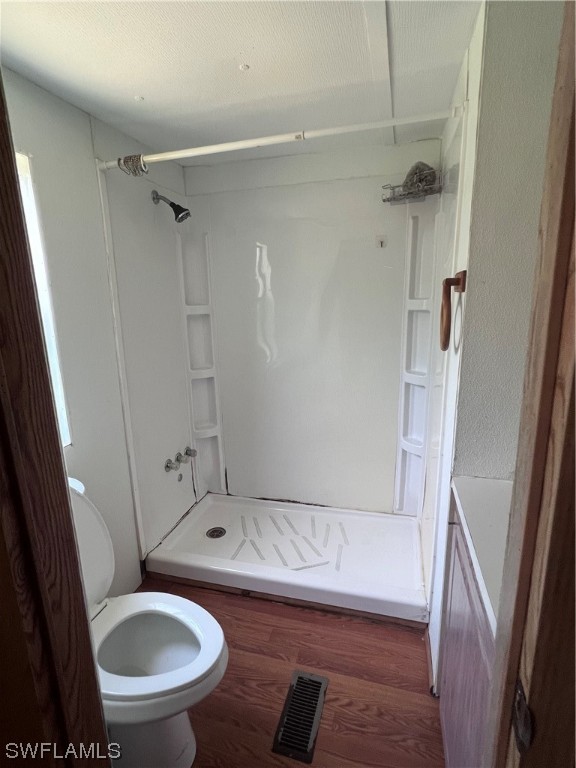 853 Reddish Circle Clewiston, FL 33440 - Photo 7 of 17 a bathroom with a sink a toilet a tub and shower