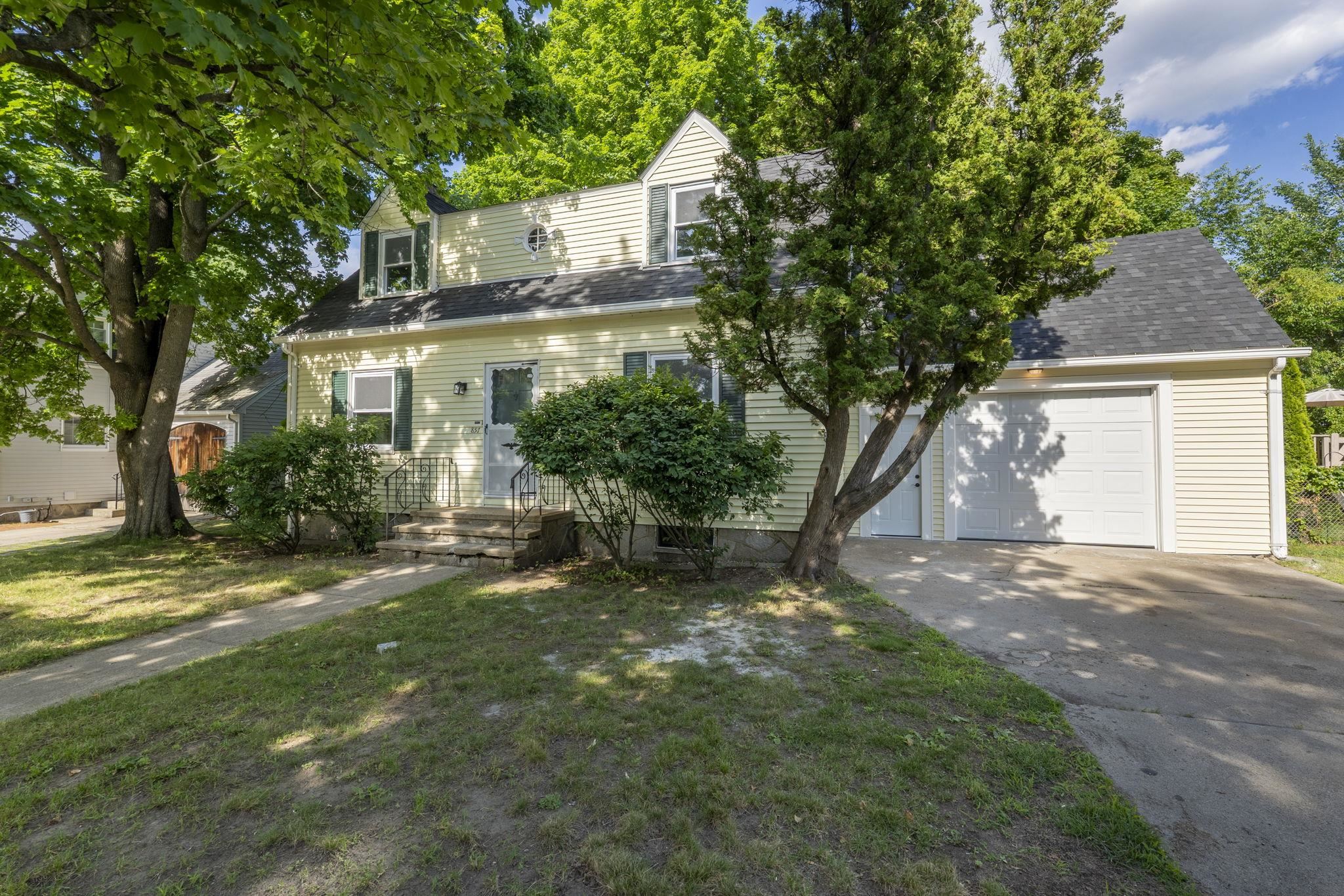 857 Union Street Manchester, NH 03104 - Photo 2 of 33