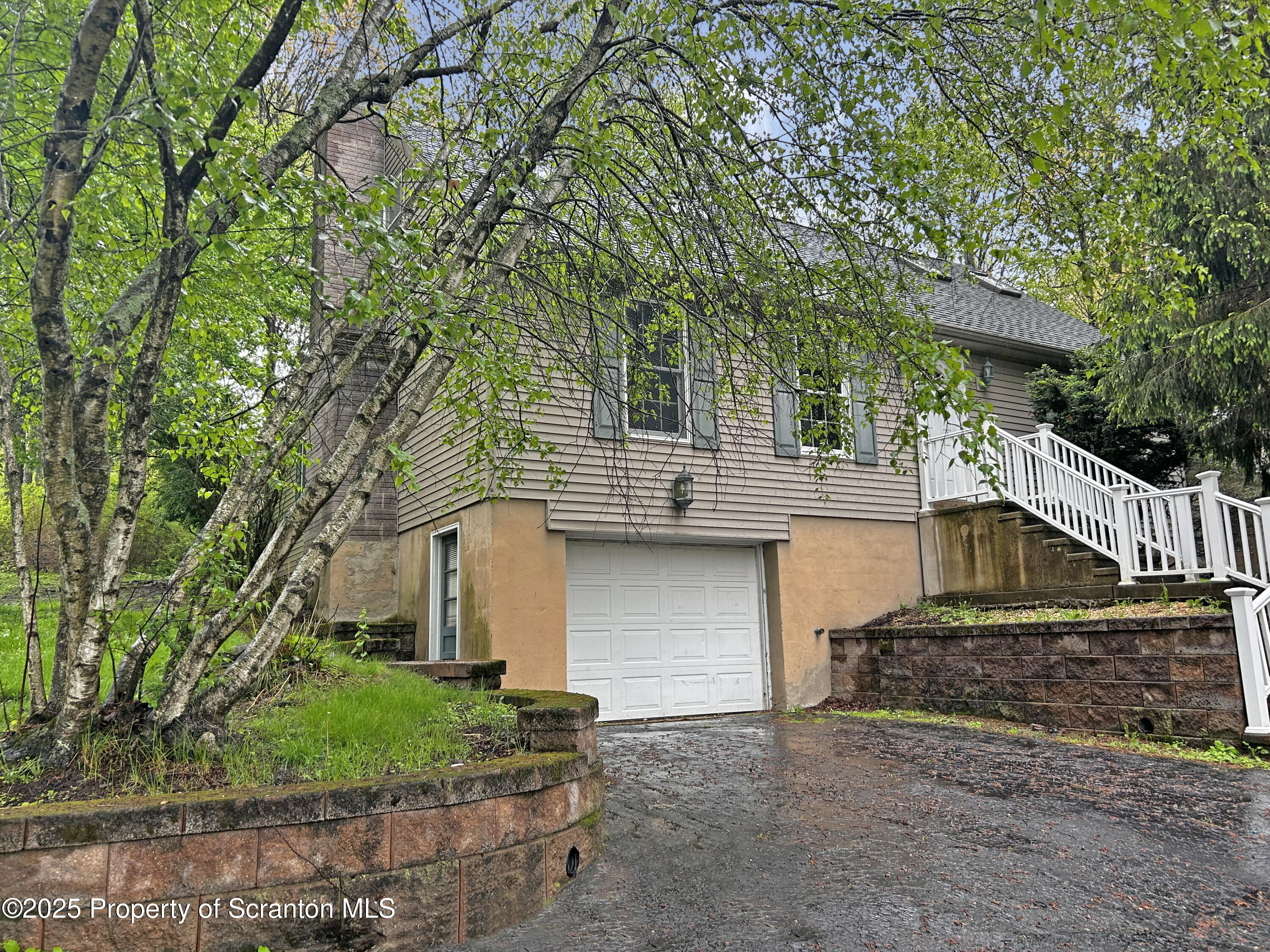 203 Willow Road Dalton, PA 18414 - Photo 3 of 27 IMG_5824