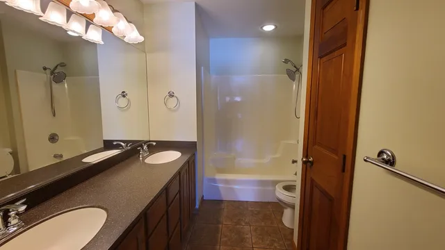 $595,000 | 43W951 Fox Hill Court, St. Charles, IL 60175