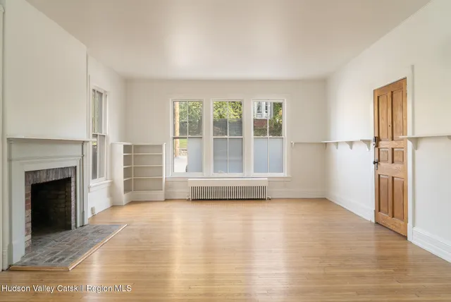 $2,200 | 267 Main Street, Unit 2, Catskill, NY 12414