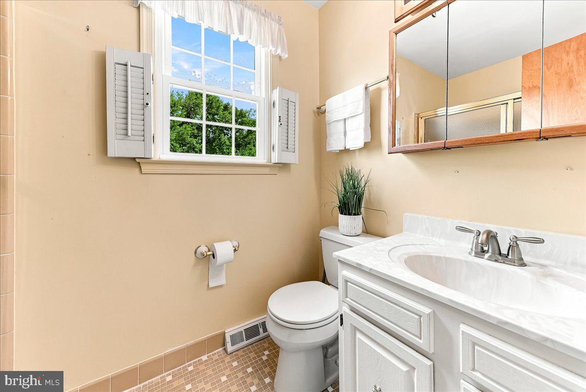 98 Cambridge Road Elkton, MD 21921 - Photo 25 of 48 Hall Bath