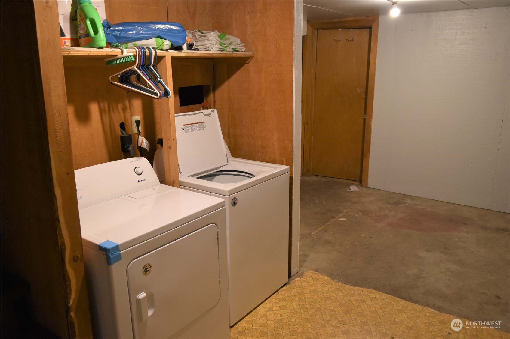 29 Klondike Road Republic, WA 99166 - Photo 14 of 24 a utility room with dryer and washer