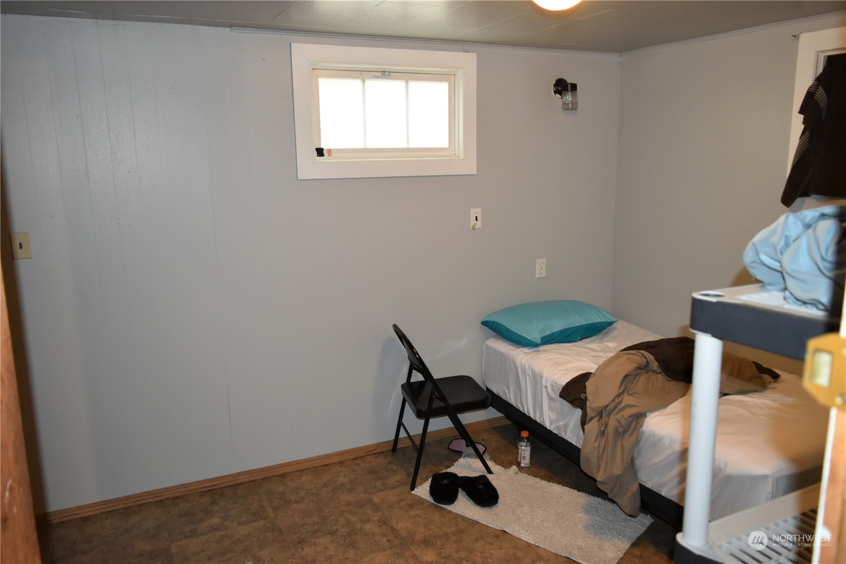 29 Klondike Road Republic, WA 99166 - Photo 16 of 24 a room with a table and chairs